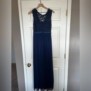 David’s Bridal lace bridesmaid dress w/ long mesh skirt in Marine size 4 F19328